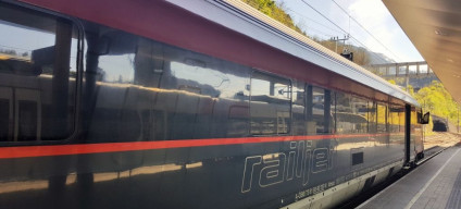 A Railjet at Feldkirch station