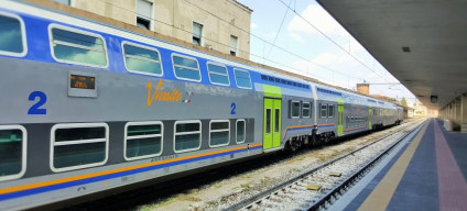 Double deck trains are used for some Regionale trains on certain routes including Firenze - Pisa
