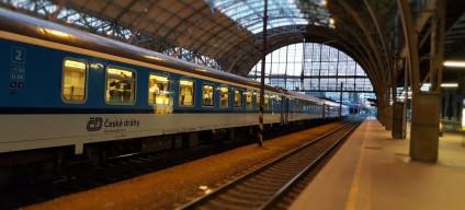 A train on an Ex service has arrived at Praha hl.n station