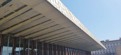 The frontage of Roma Termini station, the location of the taxi rank and bus station