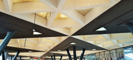 Looking across the main concourse at Napoli Centrale stazione