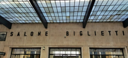 The ticket hall of the main station in Florence, as seen from the main concourse