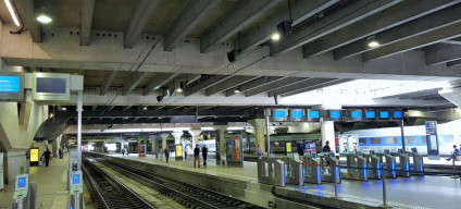 A view of the voies/platforms/tracks at Paris Montparnasse