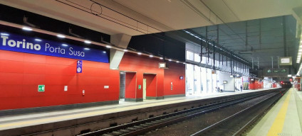 The long platforms/binari at Torino Porta Susa