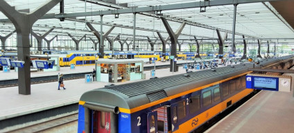 Looking down on the platforms/spoors at Rotterdam Centraal