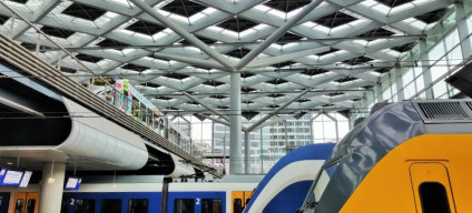 Trains waiting at the platforms/spoor in Den Haag Centraal