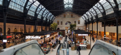 The old departure hall food court at Oslo S station