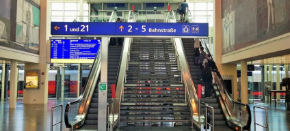 The entrance hall at Klagenfurt Hbf showing the access to gleis 2 - 5