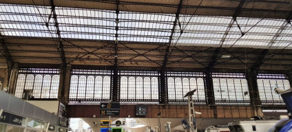 The main concourse at Paris Austerlitz - with the voies/platforms/tracks over to the right