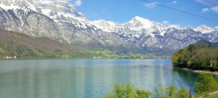 The spectacular Wallensee is also on the left of the train