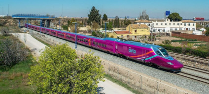 can you travel around spain by train