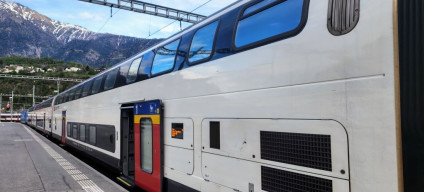 An IC 2000 train in Brig