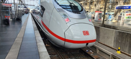 An ICE 3 neo train has arrived in Frankfurt
