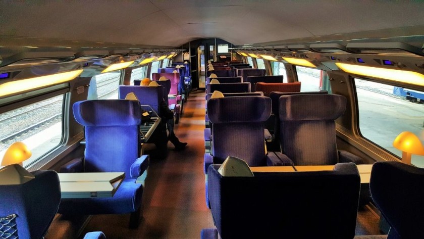 Upper deck prémiere class seating saloon on a TGV Duplex train