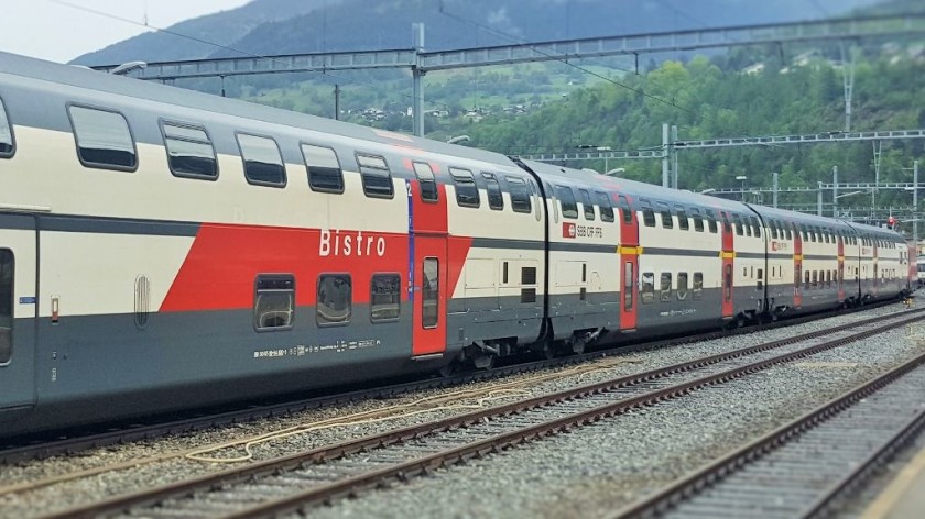 The exterior of the older IC 2000 coaches used on some SBB IC departures