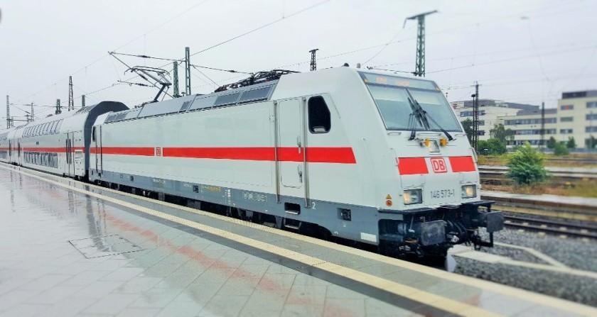 An IC Twindexx arrives in Leipzig