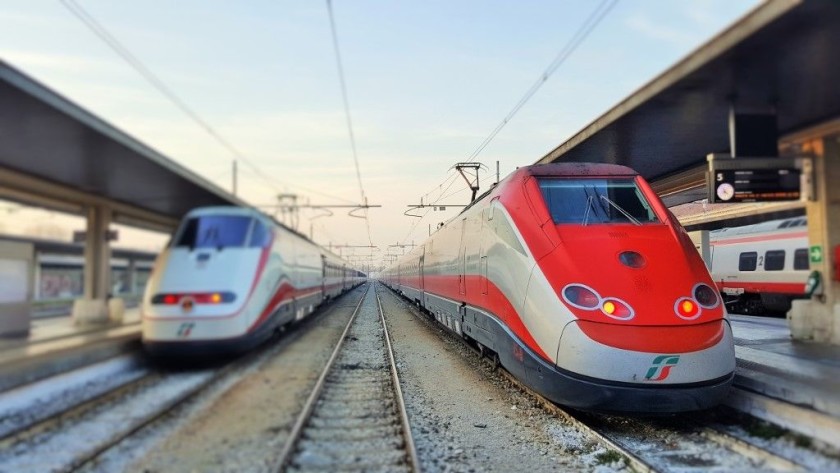 A Frecciarossa train on the right and Fecciabianca train on the left