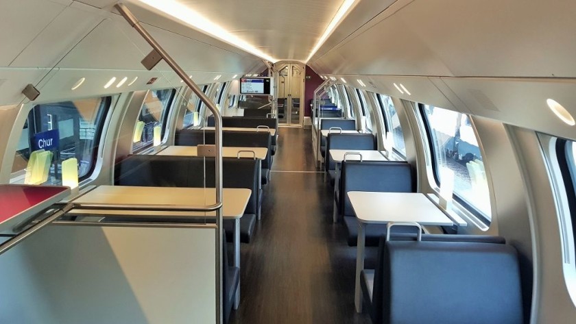 The interior of the restaurant car on a SBB LD/Twindexx train
