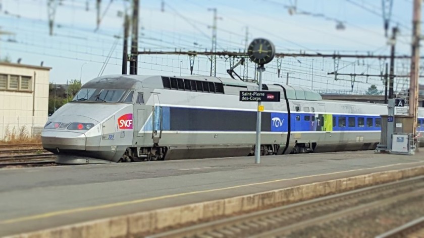 A TGV Atlantique service heading to Tours from Paris