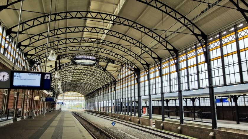 Beautifully restored Den Haag HS station