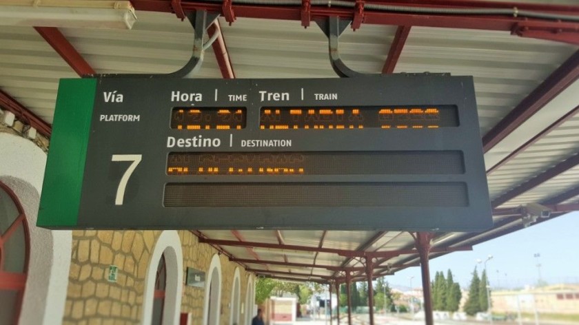 A typical departure info screen on a via (platform/track)