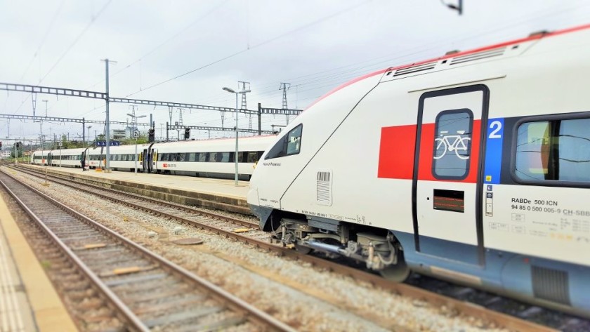 IC trains await departure from Biel