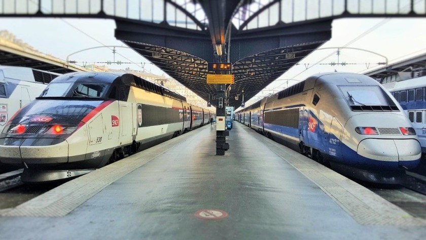 Single deck TGV on the left, double-deck on the right