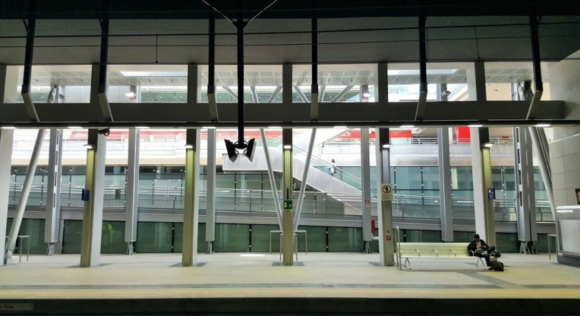 Binari 1 at Porta Susa station with the Metro entrance behind it