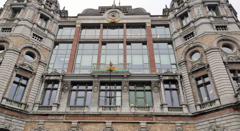 The exterior of the front of Antwerpen-Central station