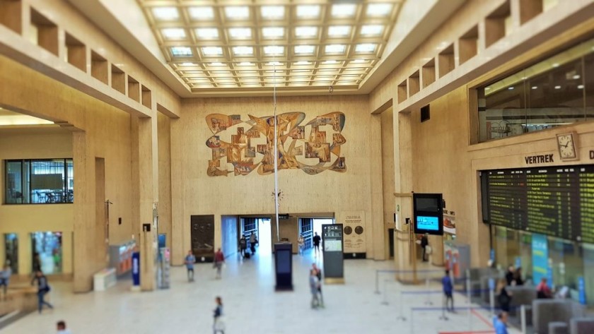 How to use the city centre station in Brussels | ShowMeTheJourney
