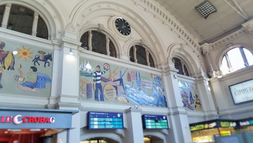 Bremen Hbf's most unique feature are these murals which date from the 1950s
