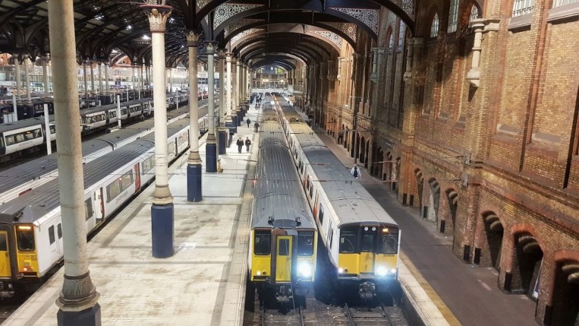 Using Liverpool Street station in London  ShowMeTheJourney