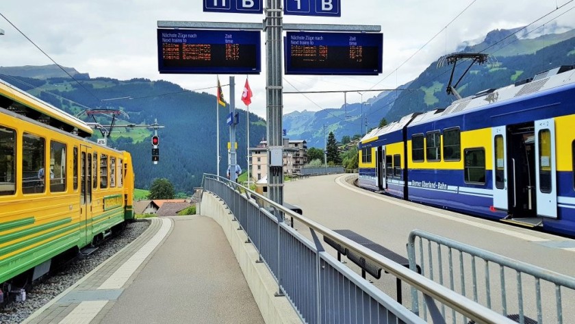 The simple connection between BOB and WAB trains in Grindelwald