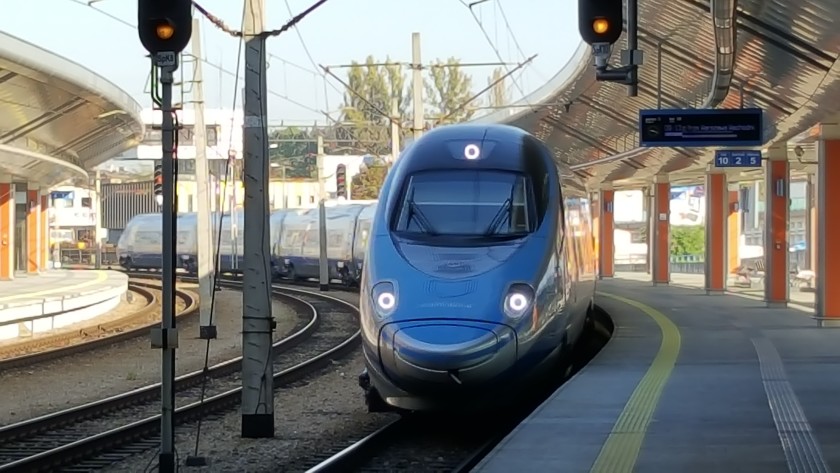 An IEP train from Warszawa arrives in Krakow