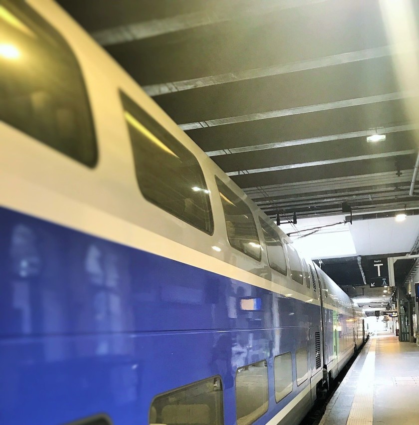A TGV has arrived at voie A