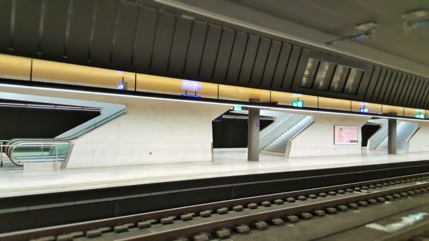 The escalators on gleis (platforms) 31 and 32, walk by them to access the elevator