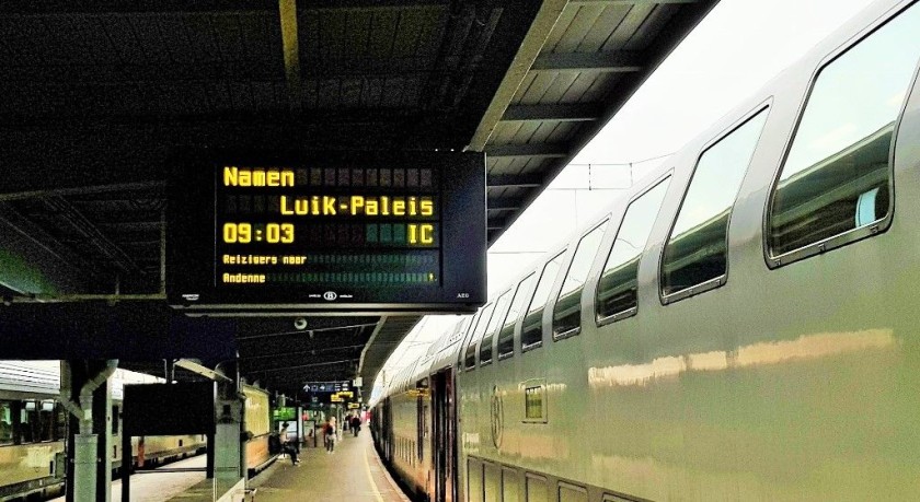This train to 'Luik' is going to Liege, the Dutch info will switch to Flemish