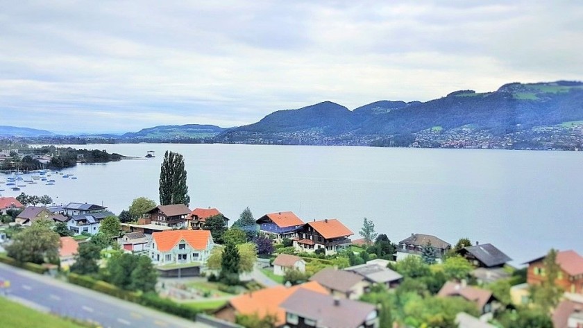 The view over the Thunersee on a grey day