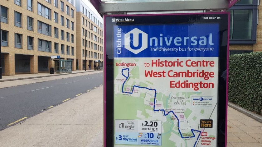 The route 'U' info is clearly displayed on bus stop number 8
