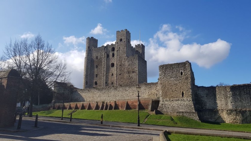 The castle in Rochester is 10-15 min walk from the railway station