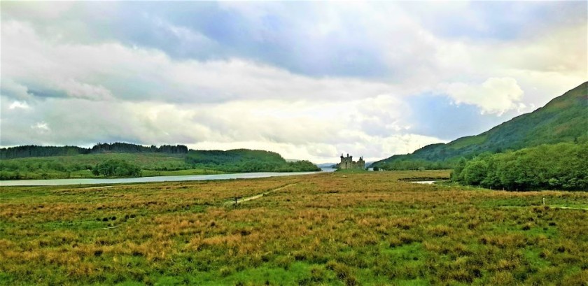 Kilchurn Castle comes into view on the left just after Dalmally station