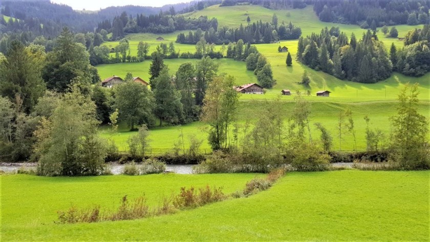 The valley opens out and provides wonderful views north of Zweissimen