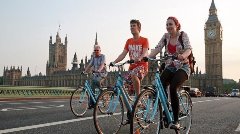 A guided tour of London by bicycle