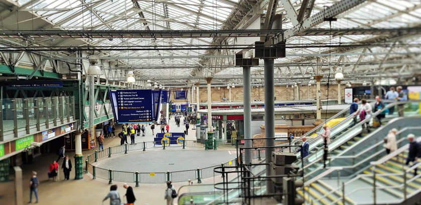 Looking from mezzanine level, the concourse is on the other side of the circle, the footbridge is on the left