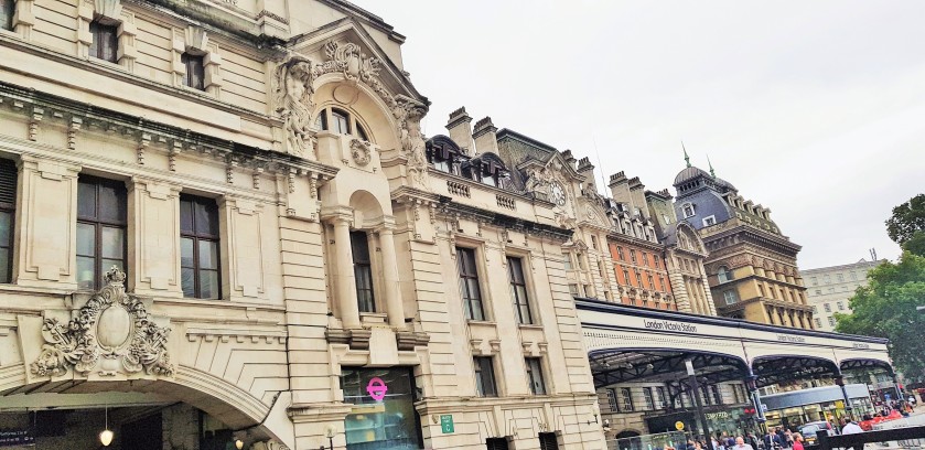 The arch on the left leads to platforms 1 - 8, the portico on the right leads to platforms 9 - 19