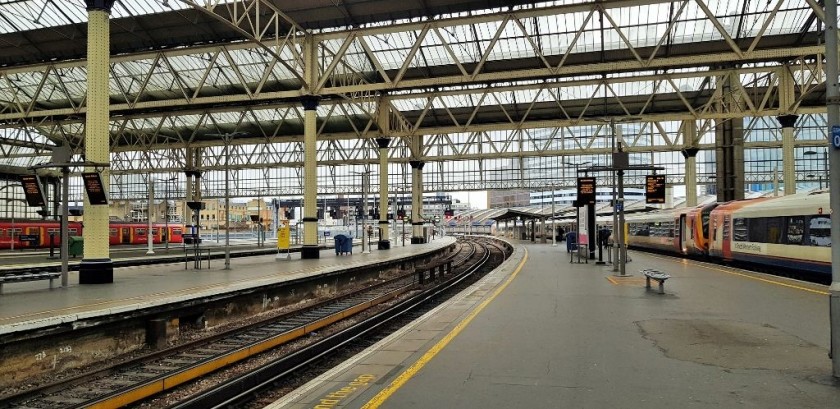 The older glass roof spans platforms 1 - 19