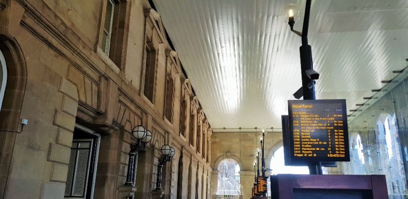 The street exits are at either end of the portes-cochère across the front of the station