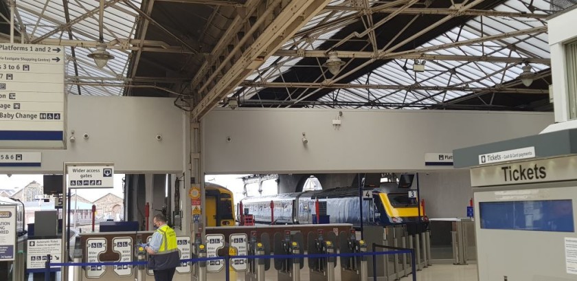 The ticket gates in front of platforms 3 to 6; those for platforms 1 and 2 are round to the right