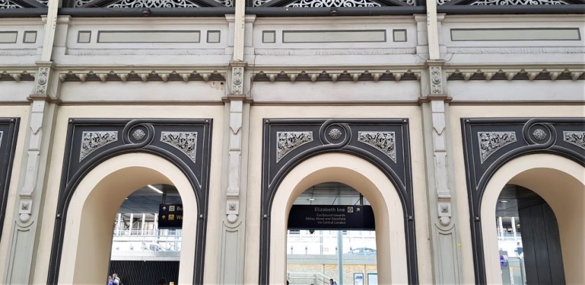 The Elizabeth line entrance is through the arches on the side of the main concourse by platform 1