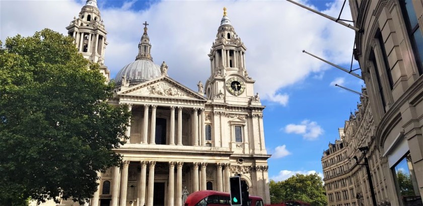 St Paul's cathedral by train